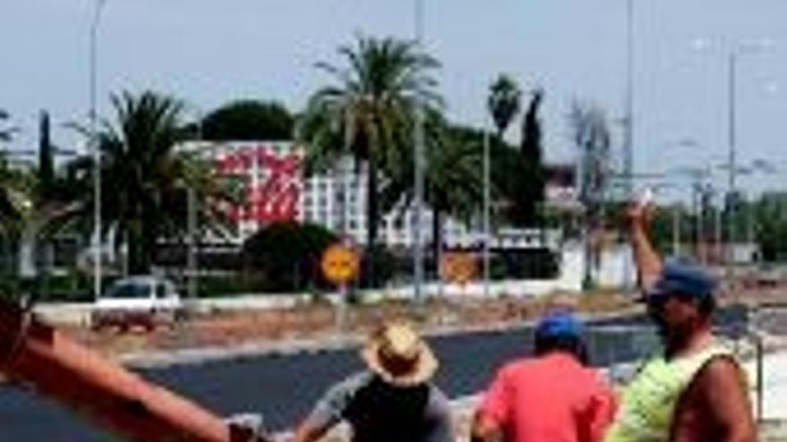 La avenida de Elvas abre sus 4 carriles en la feria