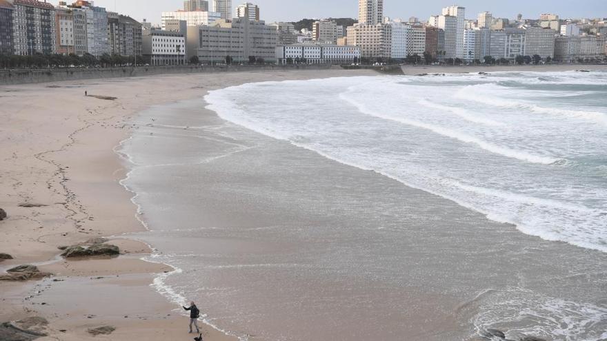 La playa coruñesa del Orzán, un día de otoño.