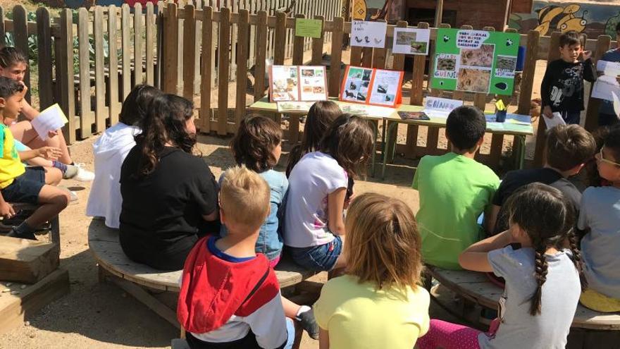 Mostra de projectes que van realitzar el curs passat els alumnes del centre i que era oberta a les famílies