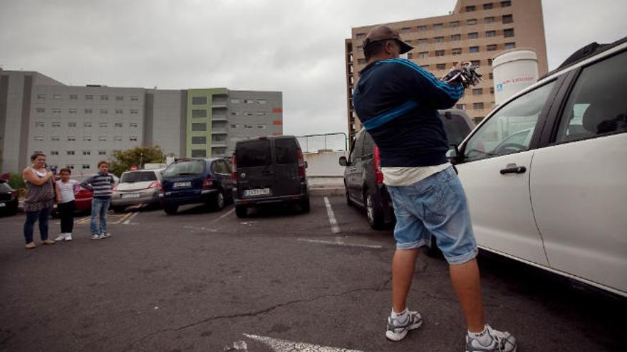 Un aparcacoches en Santa Cruz de Tenerife.