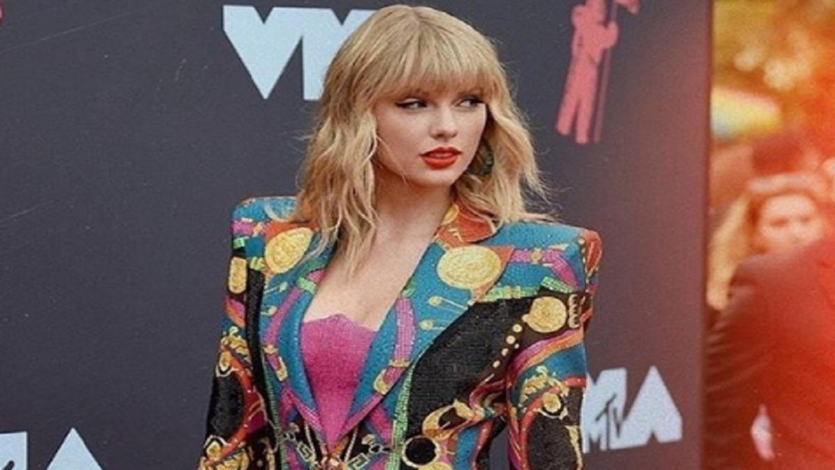 Taylor Swift revienta Instagram con una foto de pequeña