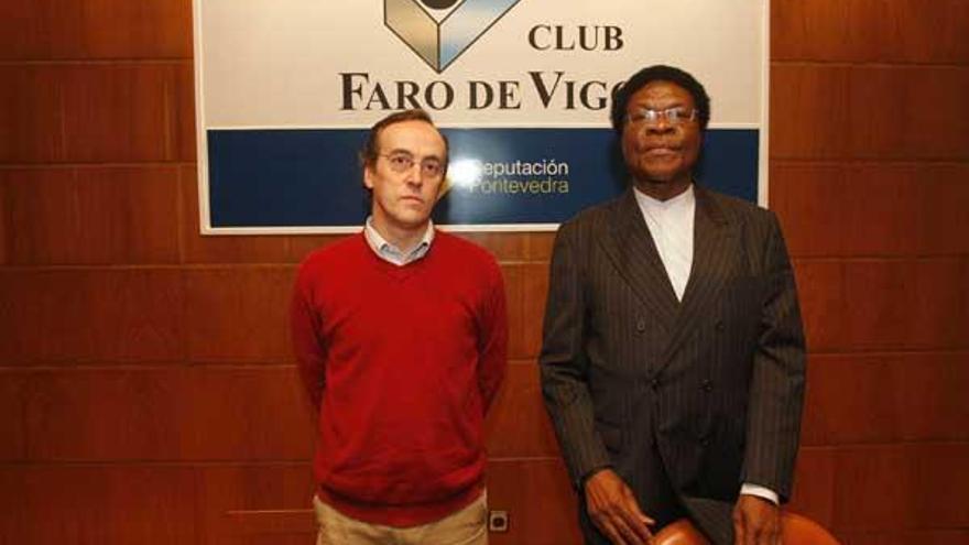 Kabunda fue presentado por José Mª García Miguel, profesor de Lingüística en la U. de Vigo.