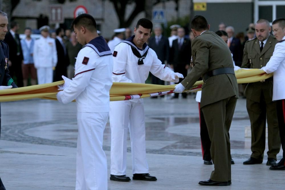 Acto solemne de arriado de bandera por el Día de las Fuerzas Armadas