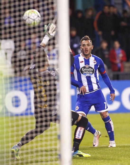 El Dépor cae en Riazor ante Las Palmas