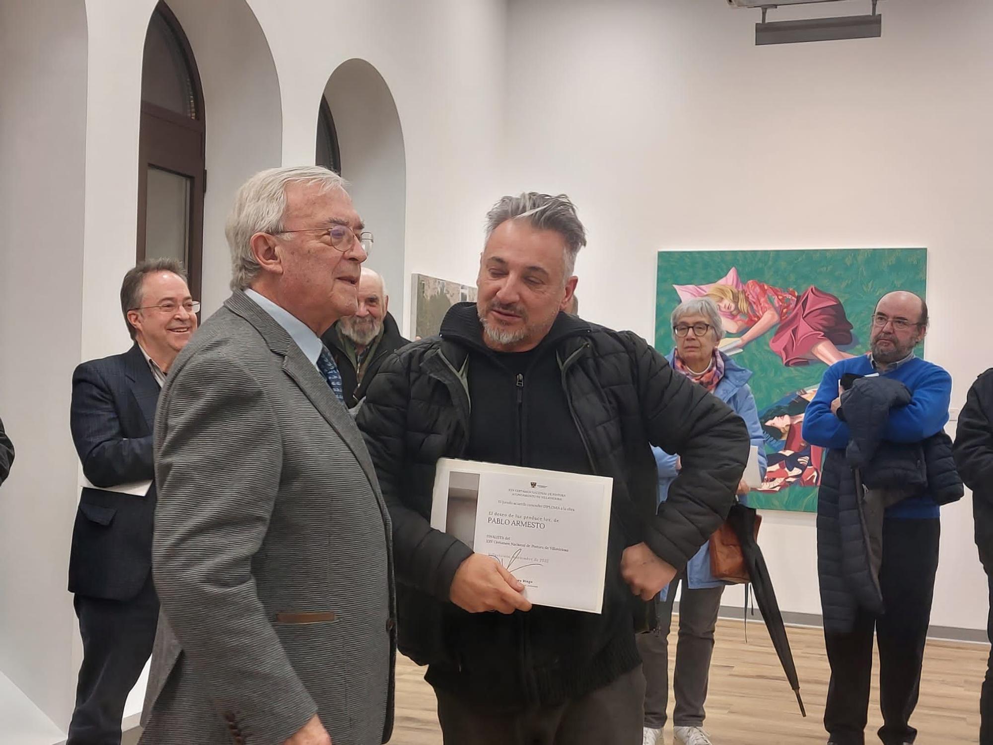 Teruhiro Ando, ganador del Certamen Nacional de Pintura de Villaviciosa, recogió la "Manzana de Plata"