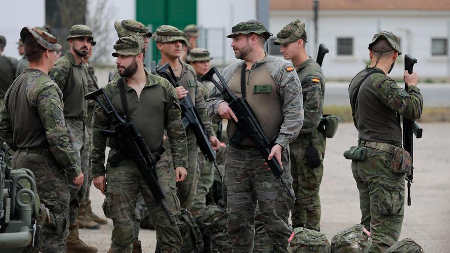 Militares en sa Coma para un ejercicio en Ibiza