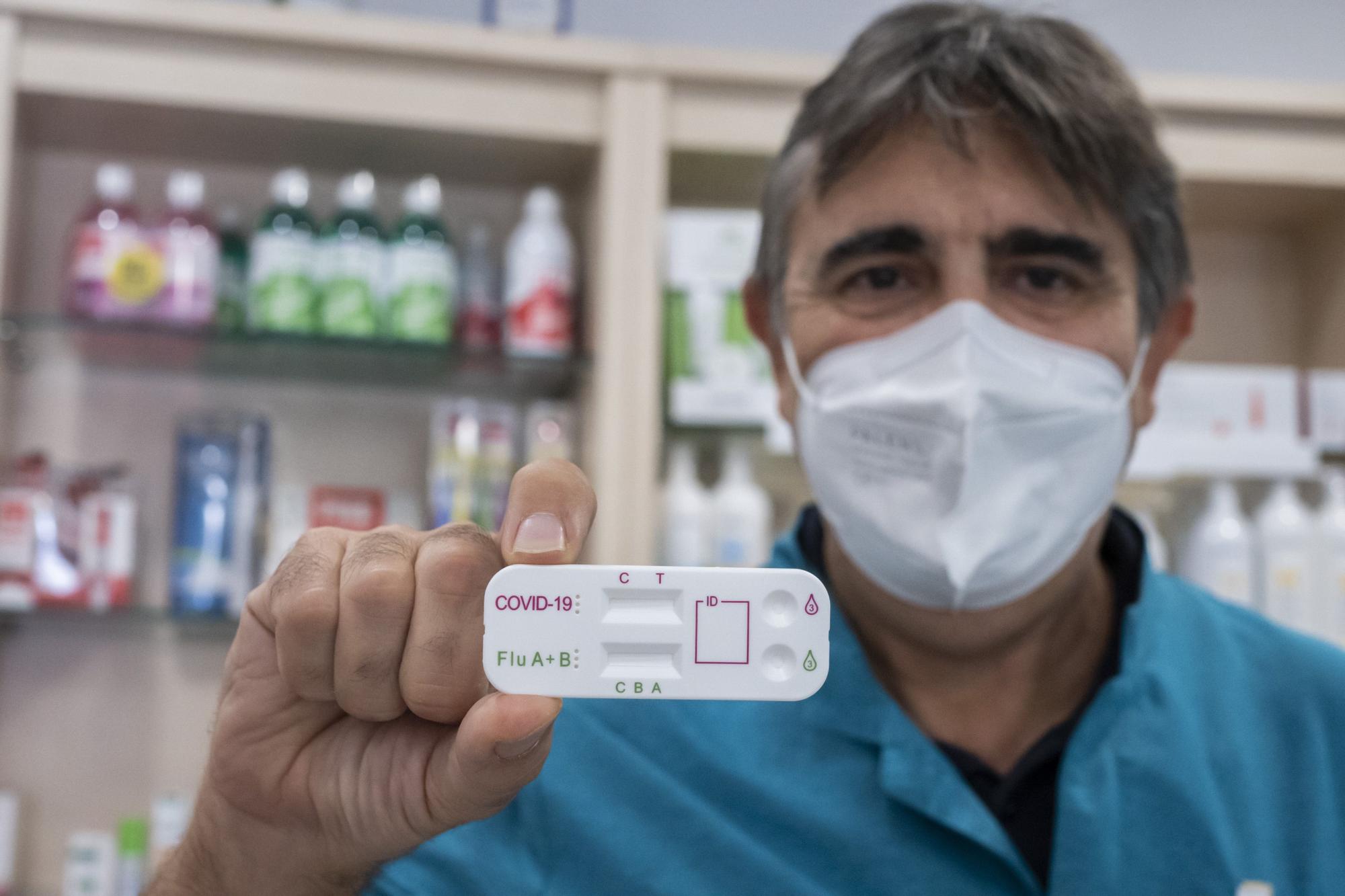 Llega a las farmacias un nuevo test que detecta a la vez coronavirus y gripe.