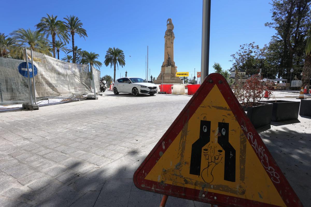 Señales de obras en el entorno de la semirotonda de Canalejas