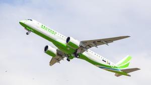 Un avión de Binter alza el vuelo.