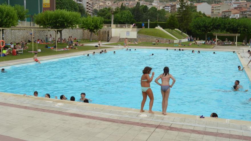 Usuaris de la piscina municipal l&#039;estiu passat.