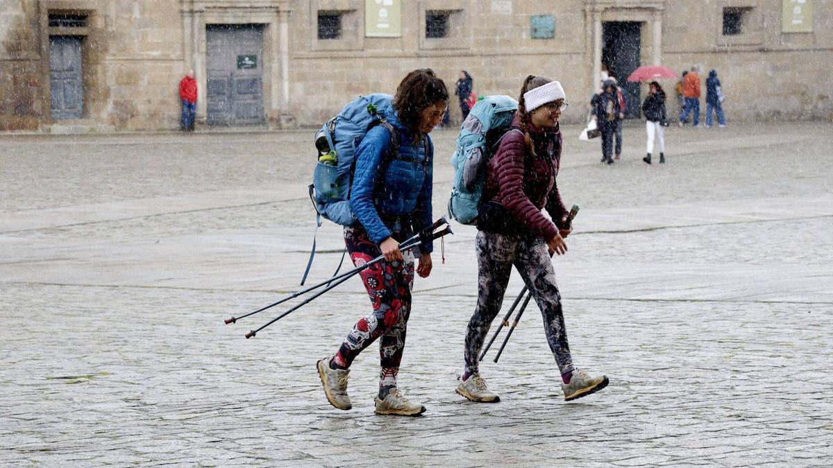 Este miércoles todavía se esperan chubascos intermitentes en Santiago, que irán remitiendo conforme avance el día