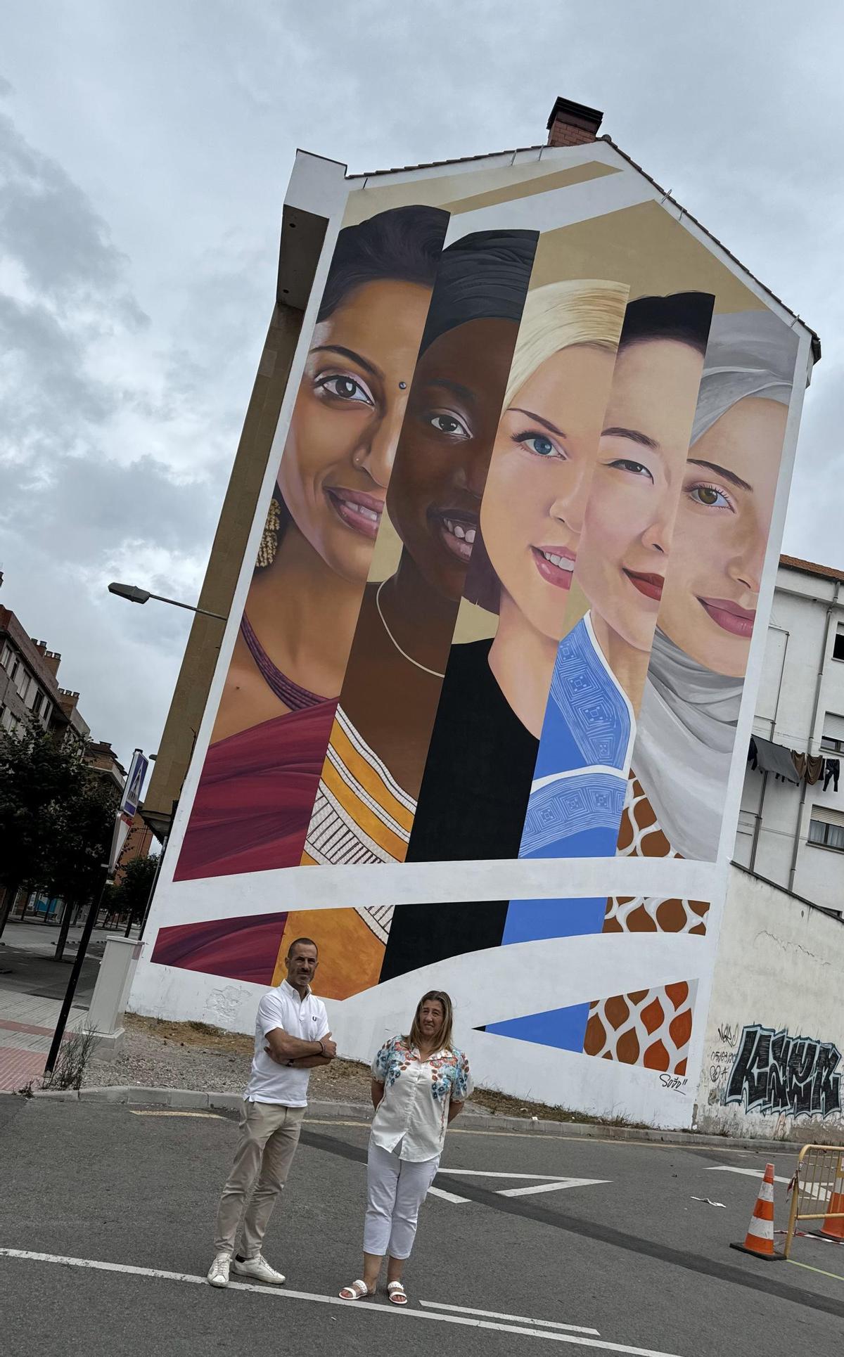 Mural en Lugones sobre  los cinco países más poblados para el año 2050: China, India, Pakistán, Nigeria y Estados Unidos.  Obra del artista “Sojo”.