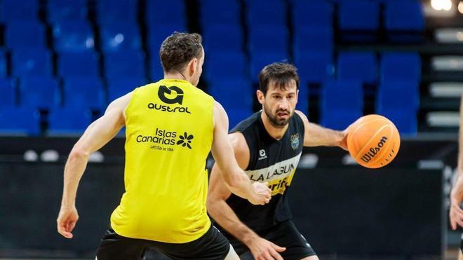 El CB Canarias se desplaza a Badalona con 15 jugadores por las incógnitas de Jaime Fernández y Fran Guerra