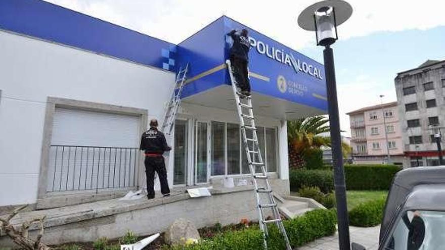 Trabajos de puesta a punto de la nueva sede de la Policía. // G.S.