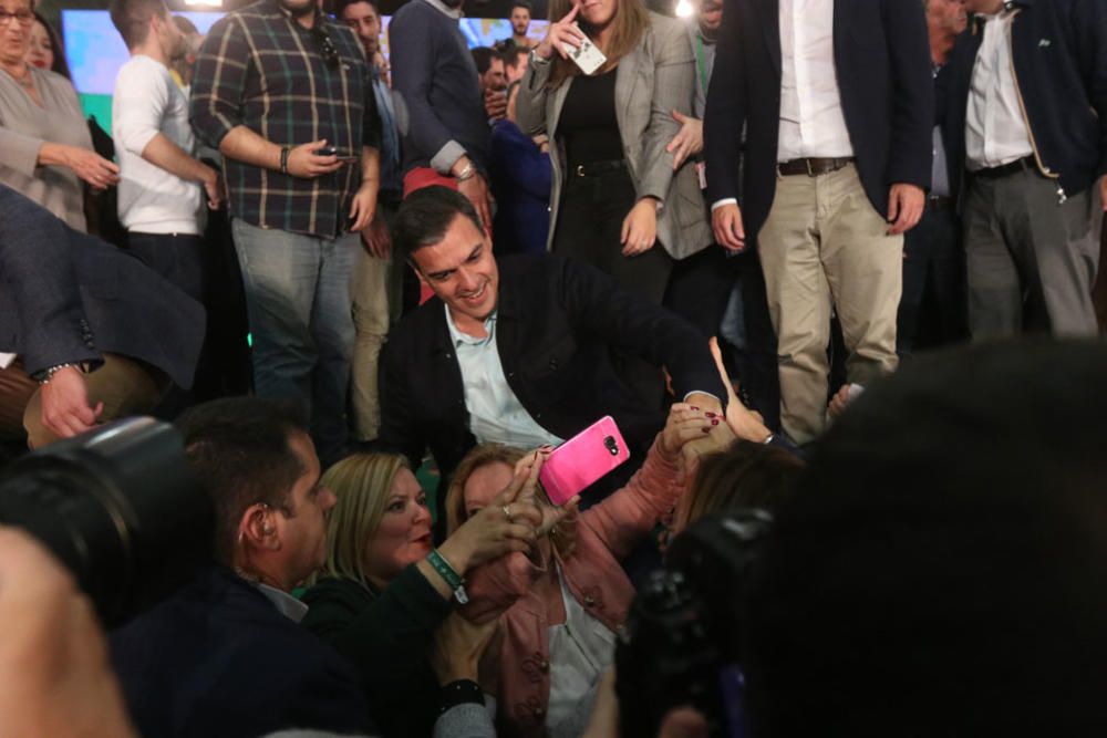 El presidente del Gobierno acompaña a la candidata a la reelección en Andalucía en un acto del PSOE-A a pocos días del final de la campaña electoral