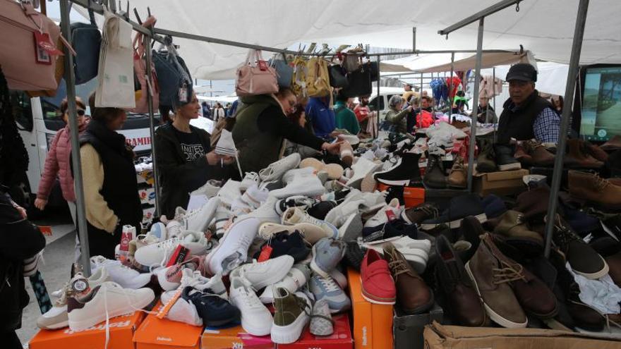 Mercadillo extraordinario de Cangas y plaza de abastos el martes 15 de agosto