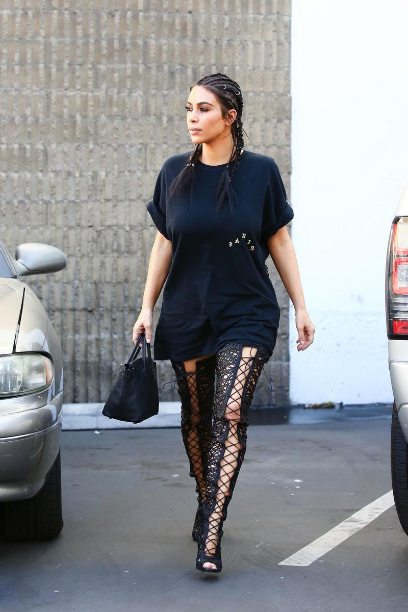 Kim Kardashian y Rita Ora, ¿vuelven las botas altas con cordones? - Woman