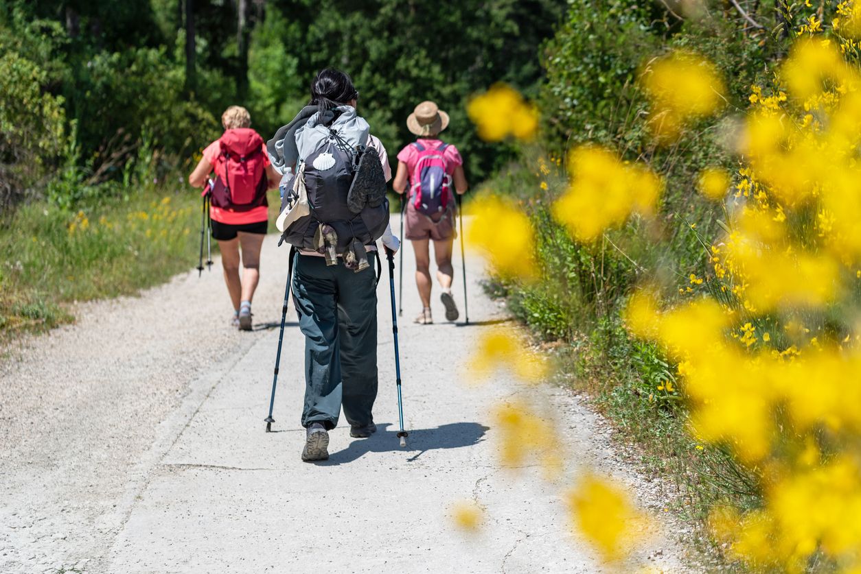 Zubiri se llena de peregrinos que llegan desde Roncesvalles.