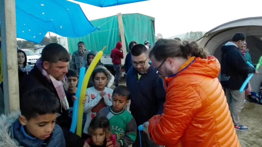 Los dos hombres narran su experiencia en el campo de refugiados griego