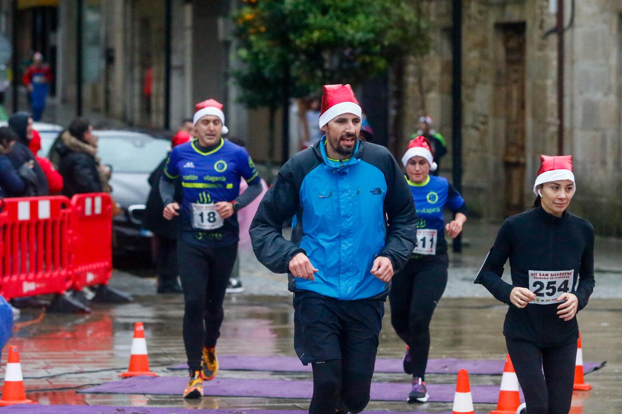 Más de 200 valientes hacen posible la recuperación de la San Silvestre de Cambados