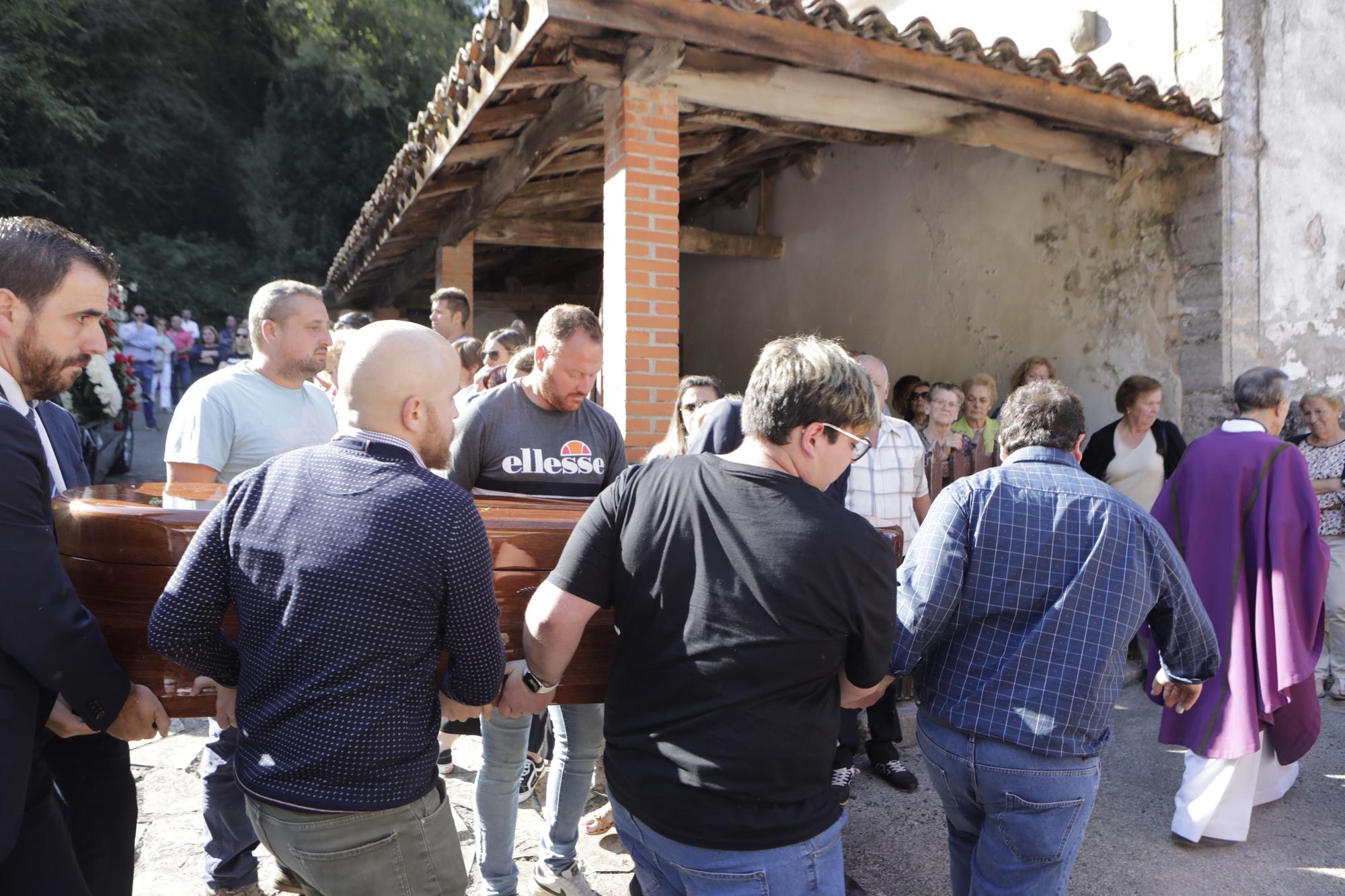 En imágenes: funeral por Juanjo Fernández, fallecido tras chocar con un "kamikaze"