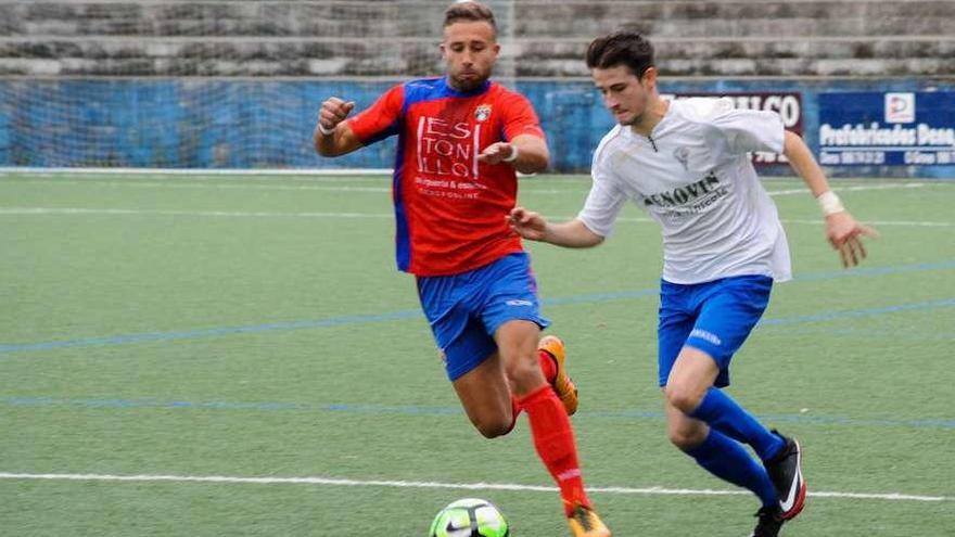 Campo de As Cachizas, cuyo césped será sustituido. // Noé Parga