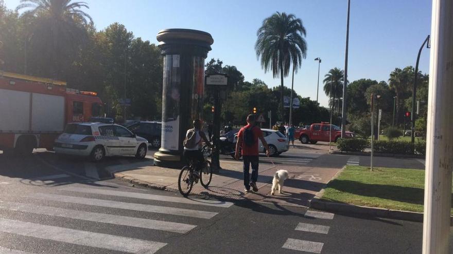 Un vertido de aceite provoca retenciones y la intervención de bomberos