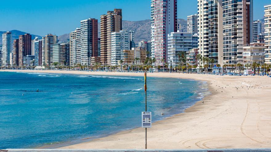 Benidorm despierta con una mañana agradable pero el tiempo se puede torcer esta tarde