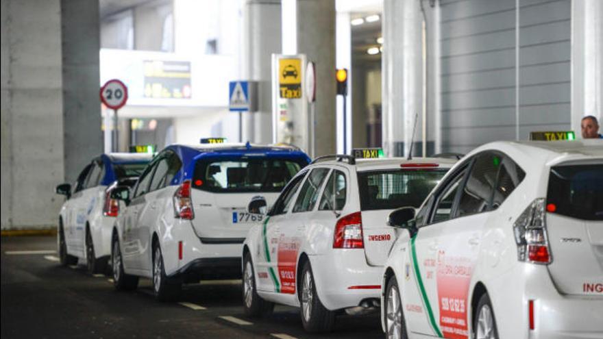 Parada de taxis en el aeropuerto de Gran Canaria.