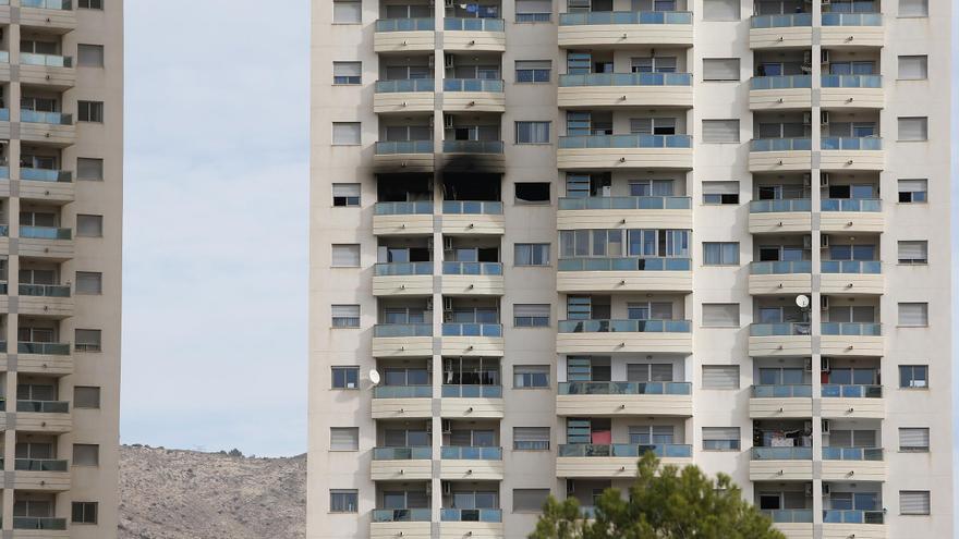 Tres morts i 15 ferits en l&#039;incendi d&#039;un habitatge d&#039;un onzè pis a Alacant