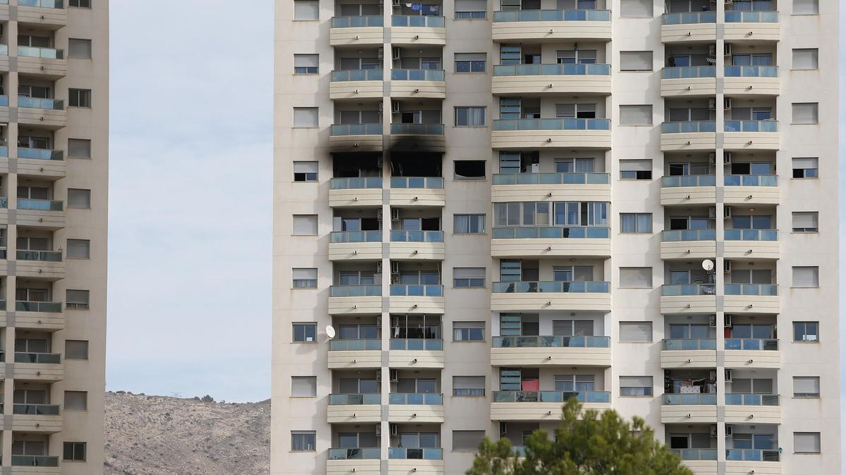 L'habitatge d'un onzè pis de Villajoyosa (Alacant) incendiat