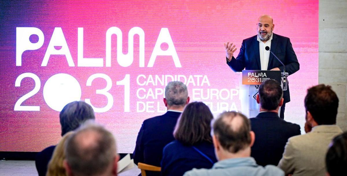 Hier noch frohen Mutes: Bürgermeister Jaime Martínez bei einer Präsentation der Bewerbung Palma 2031.  | F.: RATHAUS PALMA