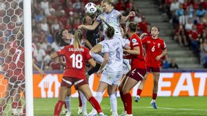 Ada Hegerberg marcando un gol ante Suiza.