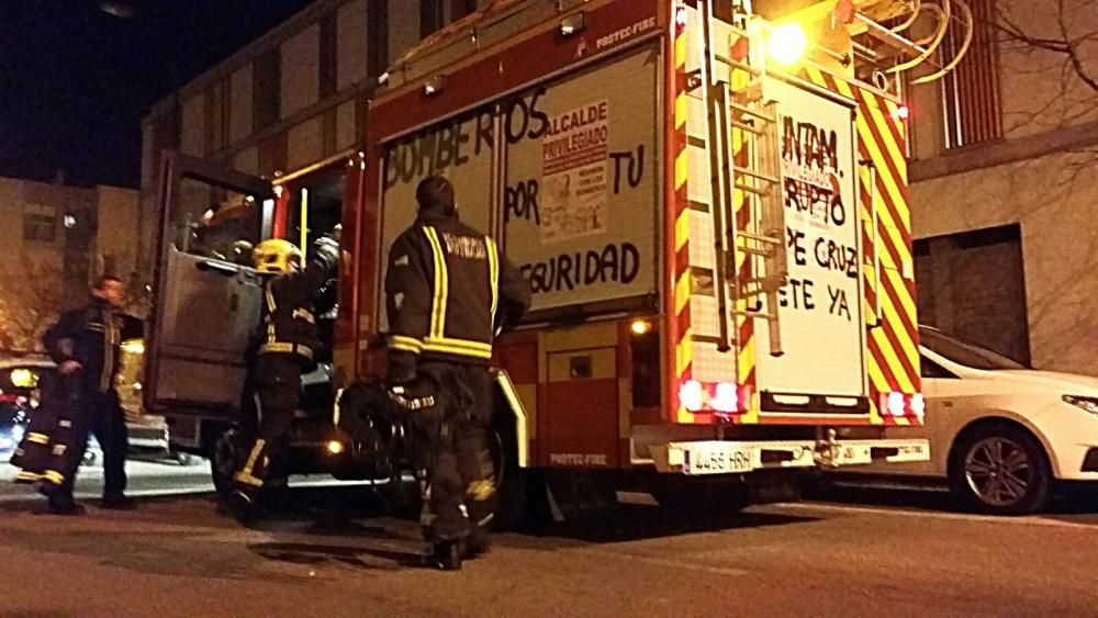 Varios vehículos calcinados en un incendio en Soliva