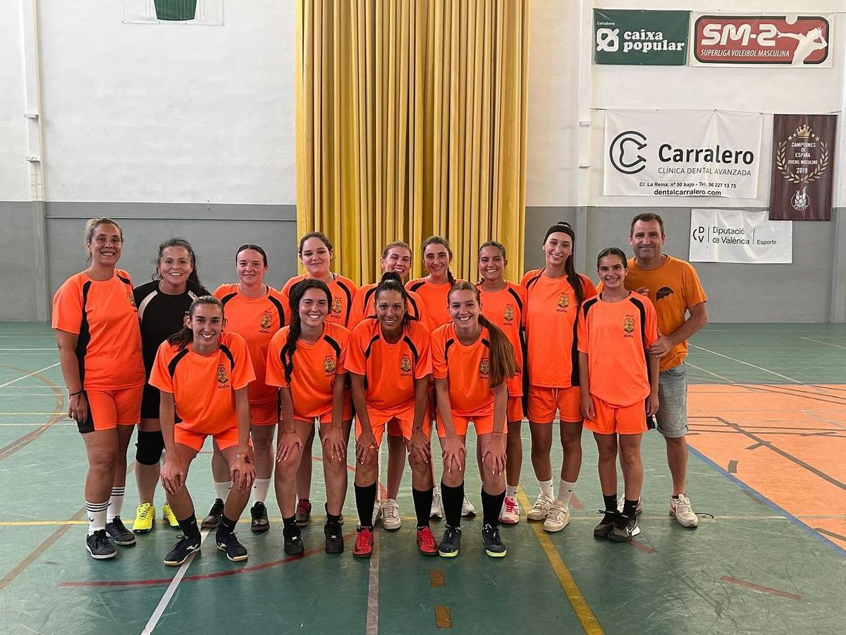 Las jugadoras del equipo de la falla Murta-Maravall.