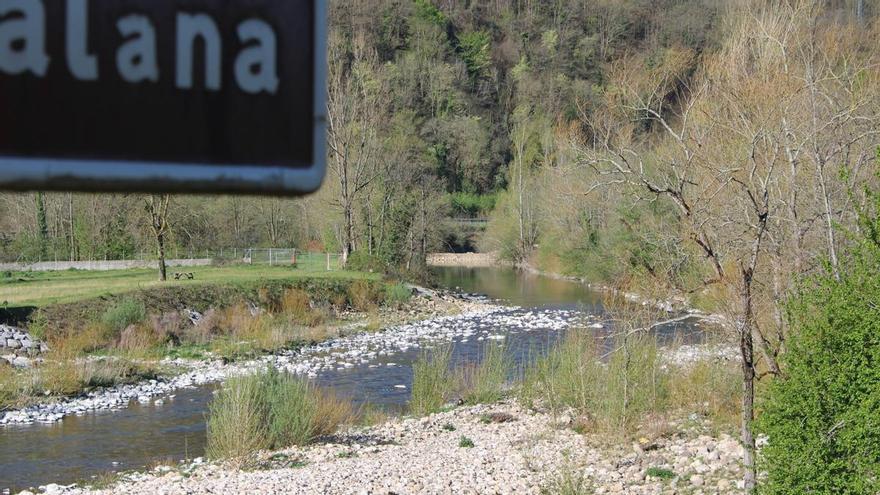 Hidrográfica defiende el proyecto de La Chalana, en Laviana, que elimina el muro de contención: &quot;Es seguro&quot;