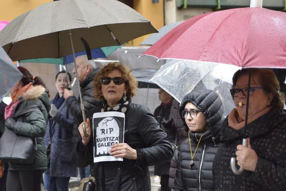 La protesta ya acumula 16 jornadas con más de 8.000 juicios suspendidos y los registros civiles paralizados.