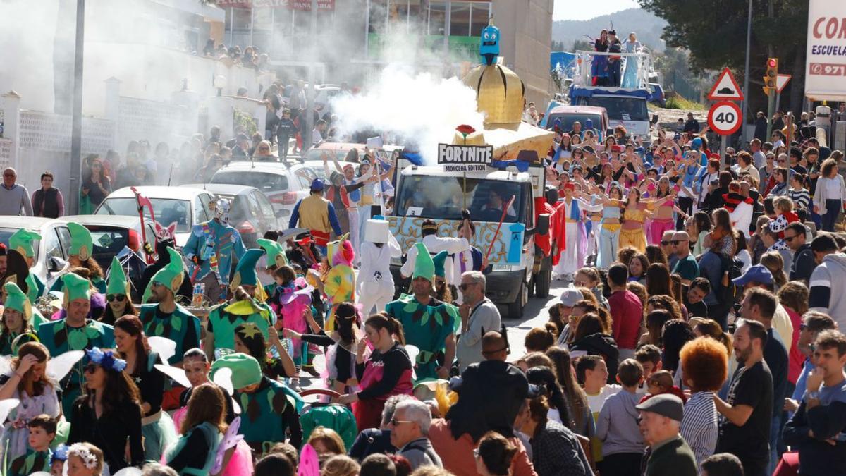 El último desfile de Sant Josep, celebrado en Cala de Bou en 2020. | J.A.RIERA