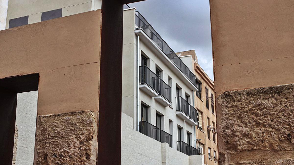 Obras de un edificio en la calle de la Soledad, en el casco histórico de Cartagena. | LOYOLA PÉREZ DE VILLEGAS