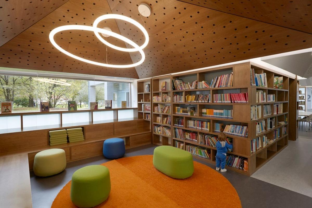 Una de las salas de la biblioteca de Salinas.