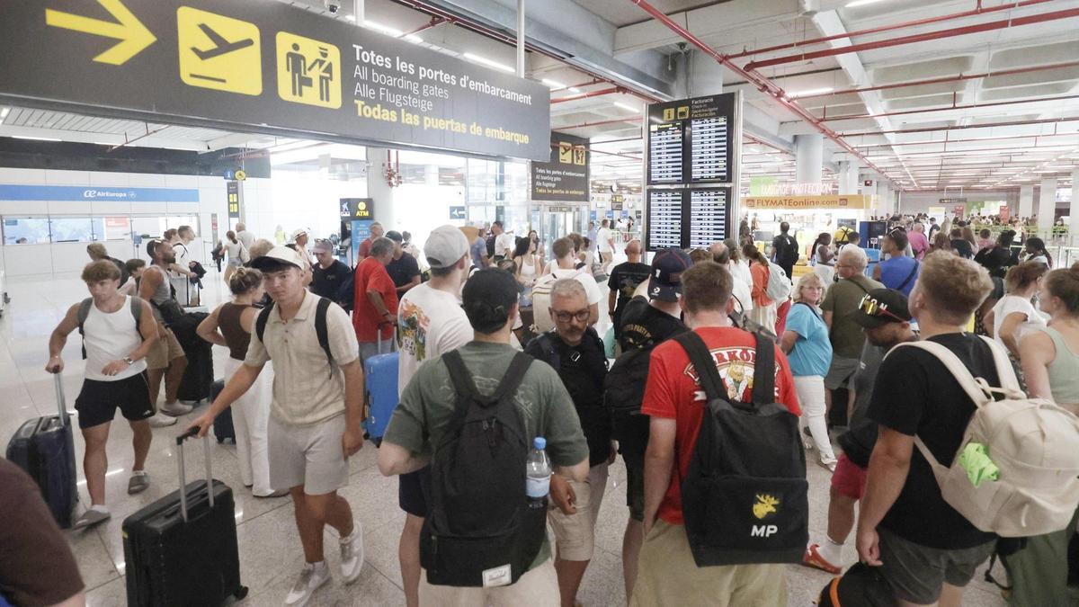 El aeropuerto de Palma, abarrotado por el eclipse