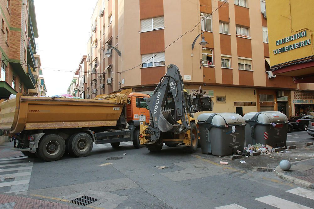 Recogida de residuos en la calle Padre Coloma