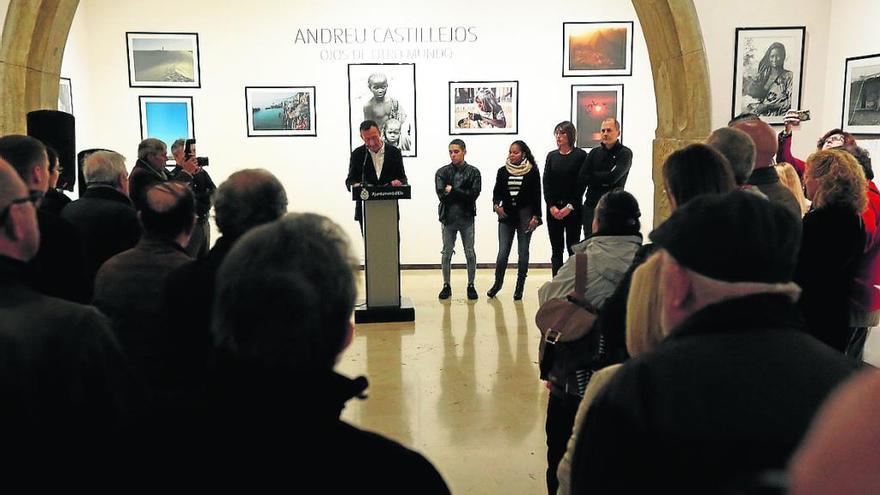 La Lonja Medieval acoge la exposición con las fotografías de Andreu Castillejo en sus viajes.