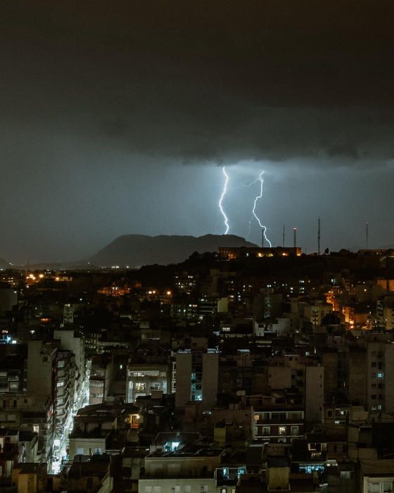 La gota fría ha dejado imágenes espectaculares de la ciudad