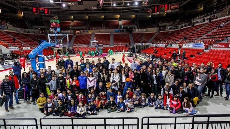 La Escuela de Baloncesto disfruta viendo al Tecnyconta