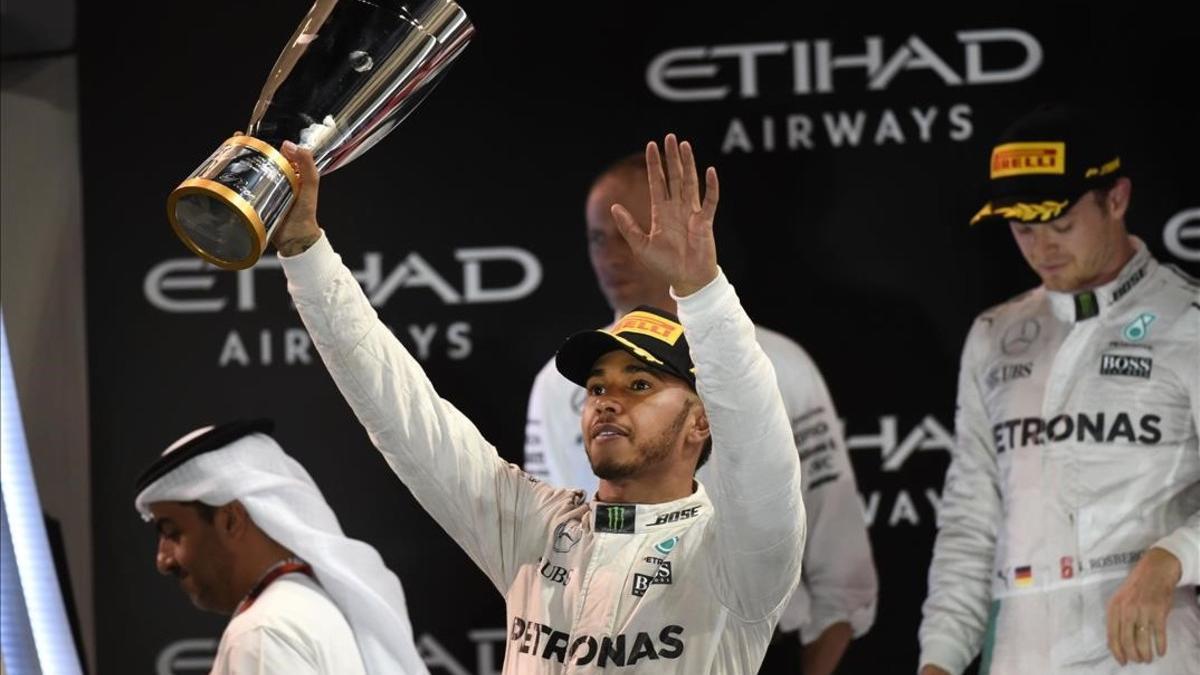 Lewis Hamilton, en el podio de Abu Dabi