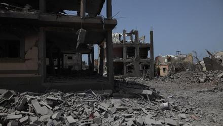 Así fue el rescate de dos niños de un edificio bombardeado en Gaza