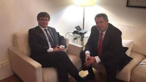 Un misteriós exdiplomàtic rus es va entrevistar amb Puigdemont el dia abans de la DUI