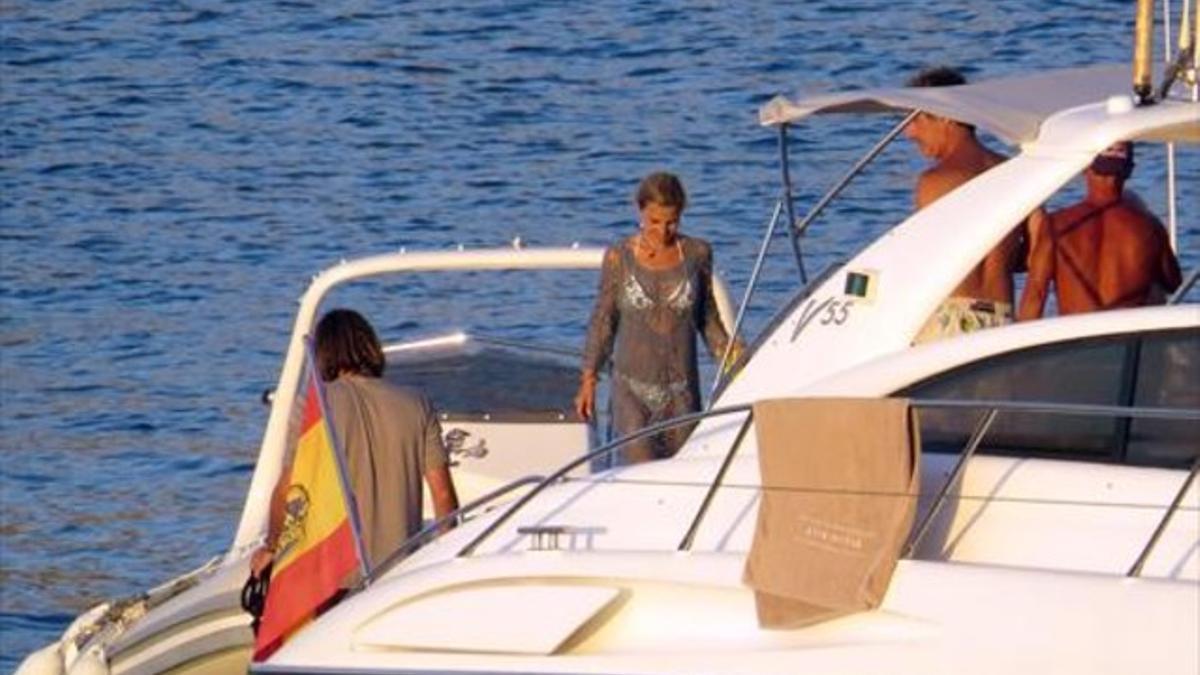 Eugenia surca las aguas de Eivissa sin Coronado_MEDIA_1