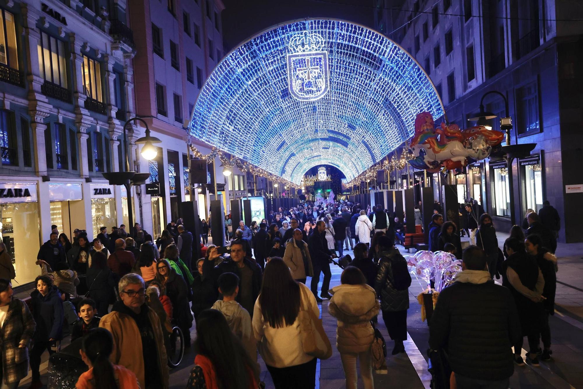 EN IMÁGENES: Asturias y sus visitantes "flipan" a más de 20 grados en Navidad: "Esto no es normal